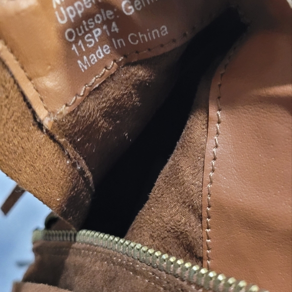 Boots - Picture 4 of 4